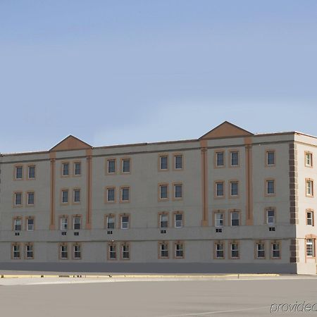 Americas Best Value Inn Диърборн Екстериор снимка