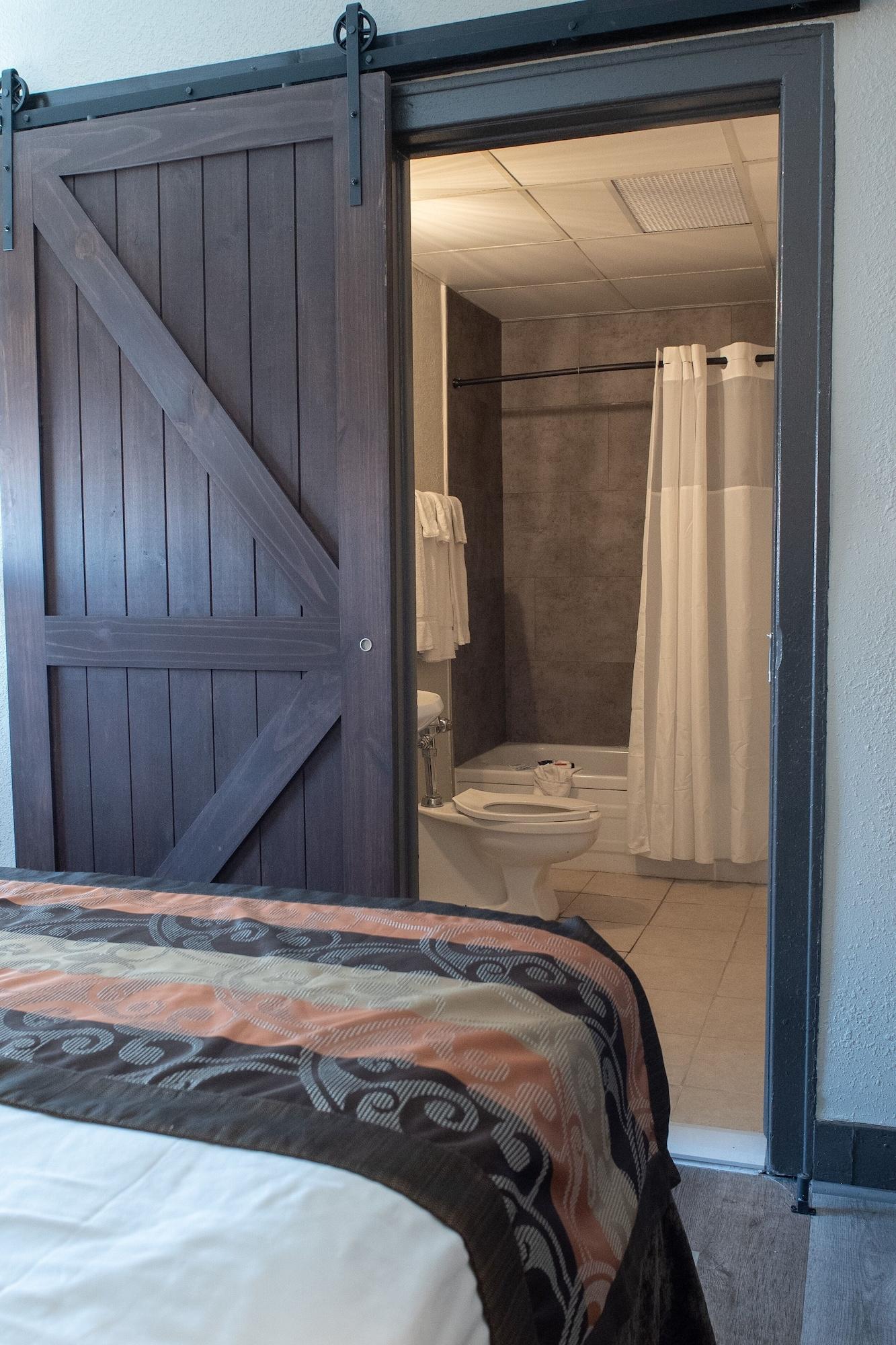 Americas Best Value Inn Диърборн Екстериор снимка