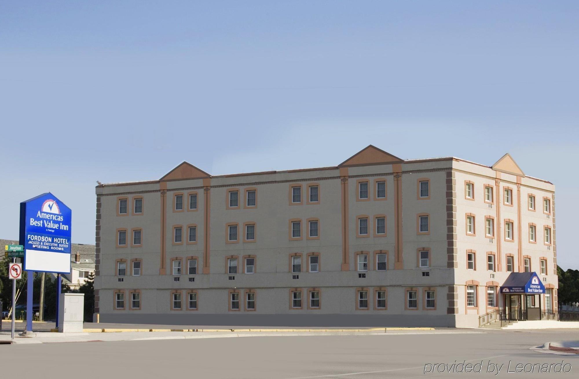 Americas Best Value Inn Диърборн Екстериор снимка