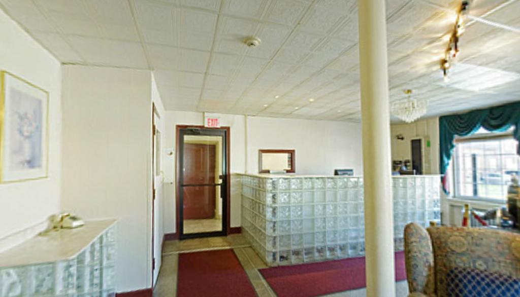 Americas Best Value Inn Диърборн Екстериор снимка
